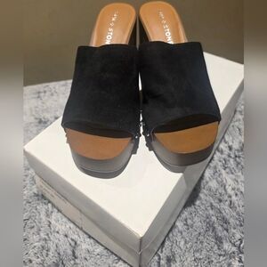 Stone Mountain Accessories Black Suede Open-Toe Slide Mules